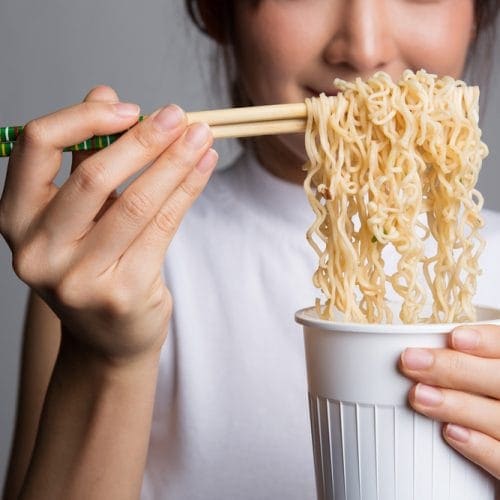 Bahaya Ibu Hamil Makan Mie Instan dan Tips Konsumsinya