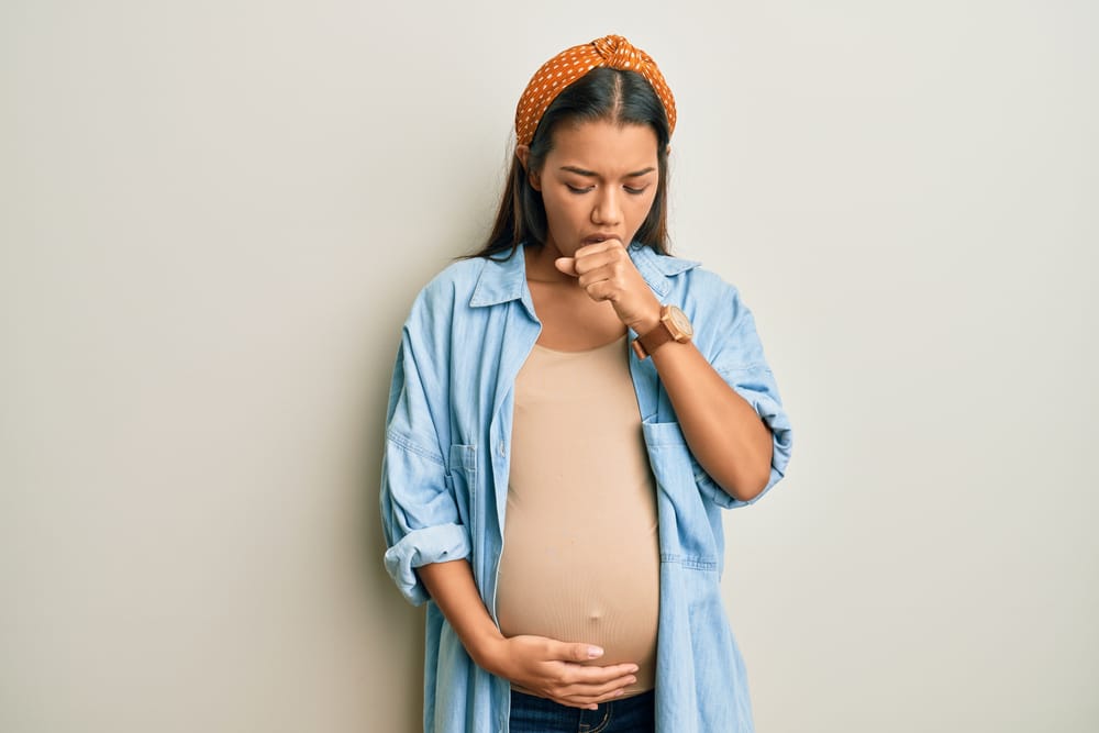 Bahaya Batuk Saat Hamil untuk Janin dan Cara Mengatasi